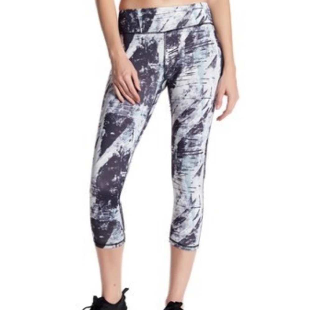 New MONO B Brush Strokes Print Capri Yoga Workout Leggings